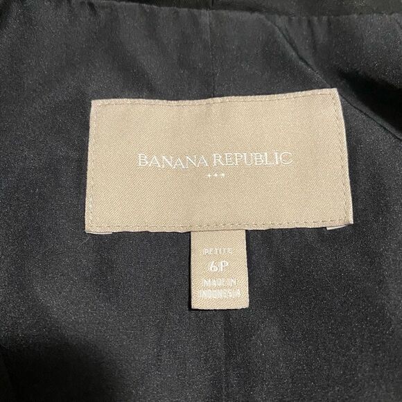 Banana Republic Lightweight Vest  - Picture 6 of 6